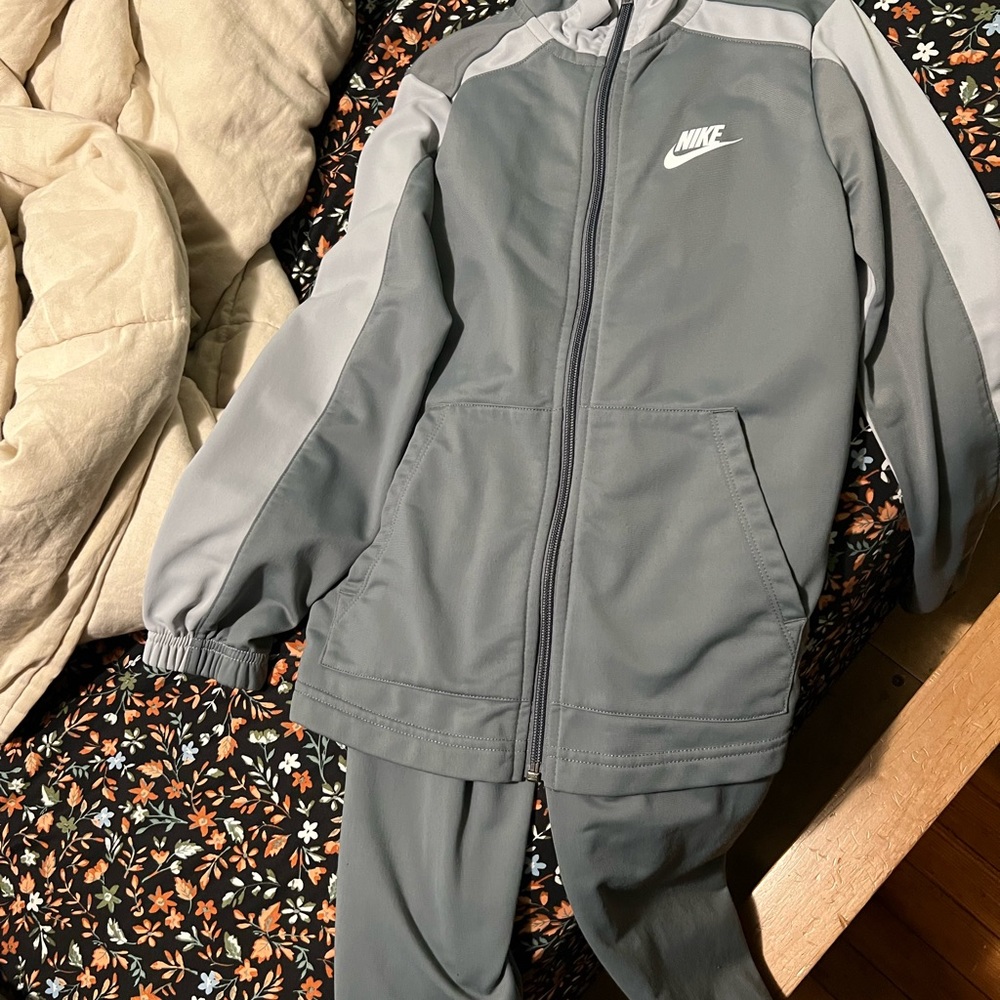Nike boys two piece set